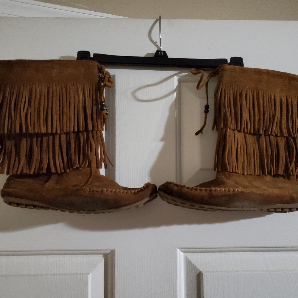 Womens size 8.5 Minnetonka moccasins